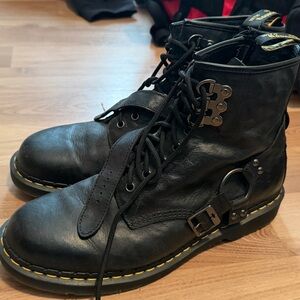 Dr. Martens 1460 hardware antique leather